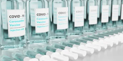 Sinovac trabalha na adaptação da CoronaVac para imunizar contra Ômicron