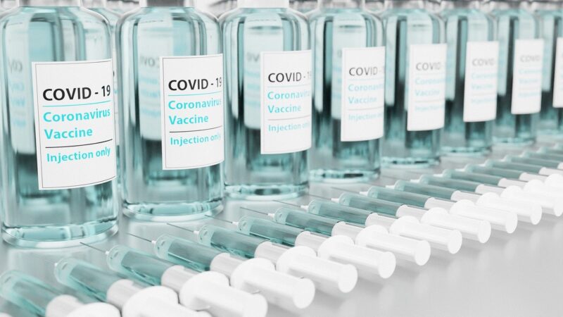 OCDE: aceleração da vacinação contra Covid é prioridade para recuperação global