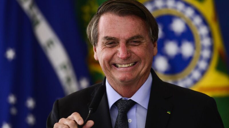 Bolsonaro sanciona lei que resolve impasse do Orçamento 2021