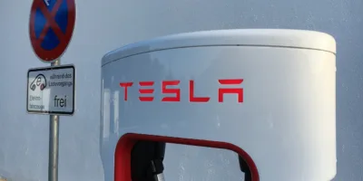 Tesla (TSLA34) faz entrega recorde de mais de 310 mil veículos elétricos no 1T22