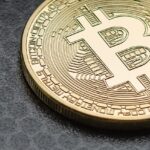 Após afundar 7% no fim de semana, preço do bitcoin se estabiliza em US$ 35 mil