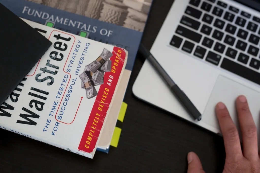 Confira 5 livros sobre mercado financeiro ou ações pelo mesmo preço