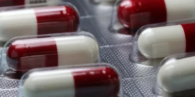 Agenda do dia: precificação da Blau Farmacêutica (BLAU3) e eventos políticos