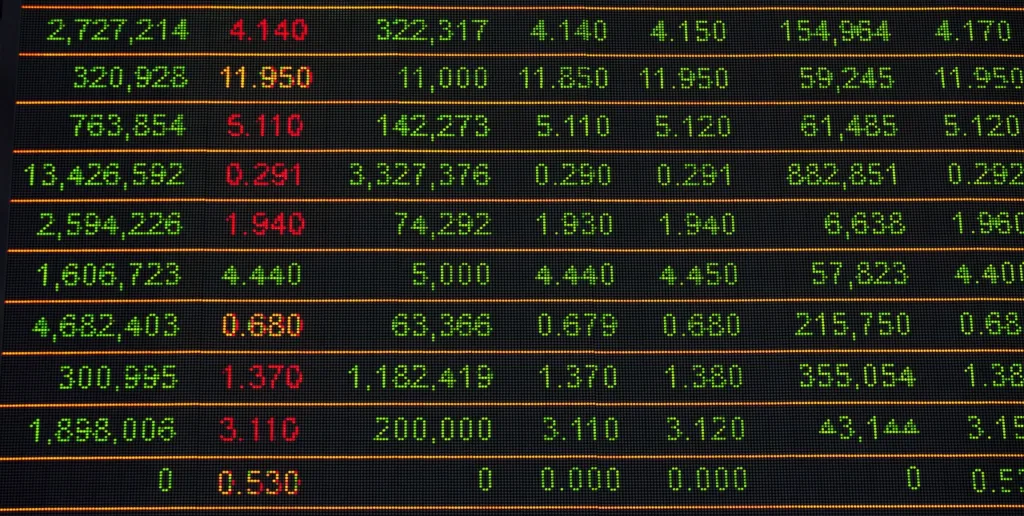 O Ibovespa dá continuidade à tendência de recuperação e volta a subir na tarde desta quarta-feira (22), com a força das commodities.