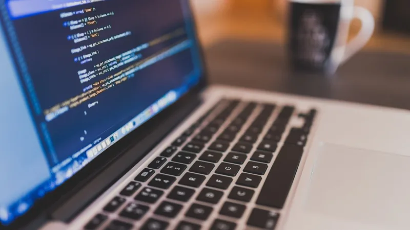 Apple (AAPL34) é chantageada após ataque de ransomware de US$ 50 mi a fornecedora Quanta