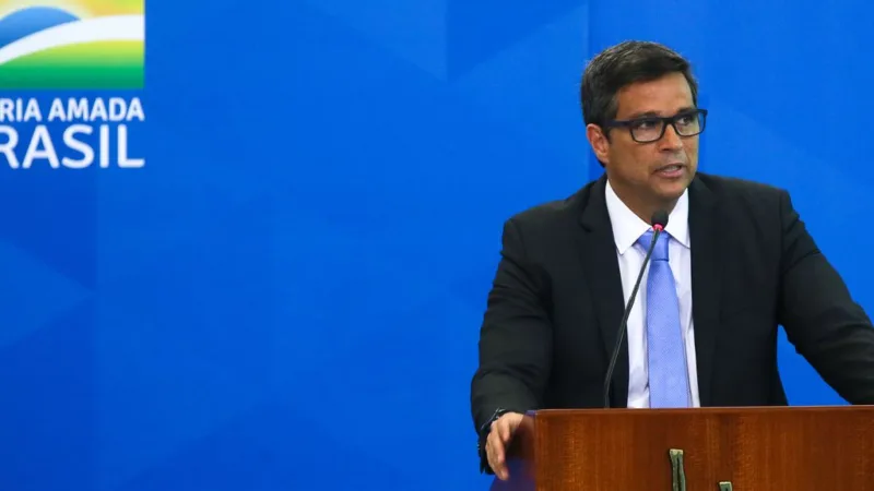 Expectativas de alta do PIB estão indo em direção a 4%, diz Campos Neto