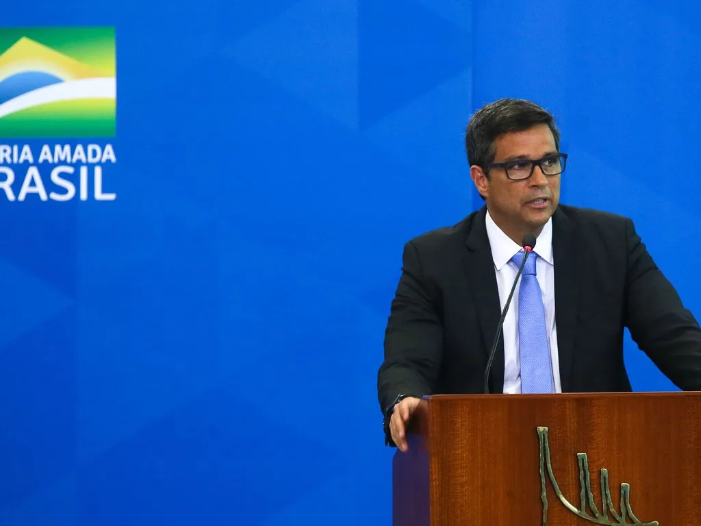 Expectativas de alta do PIB estão indo em direção a 4%, diz Campos Neto