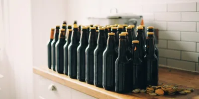 Ao contrário de Heineken, Ambev (ABEV3) está bem posicionada e não sente falta de garrafas