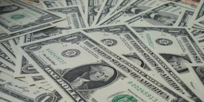 Investimento no exterior chama atenção de fundos de investimentos e dólar ajuda