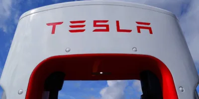 Tesla (TSLA34) quer atrair fluxo comprador com desdobramento de ações