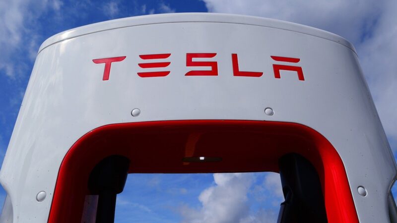 Tesla (TSLA34) registra ganhos recordes no 1T21