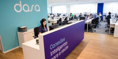 Dasa (DASA3) despenca 40% após definir preço de follow on a R$ 58