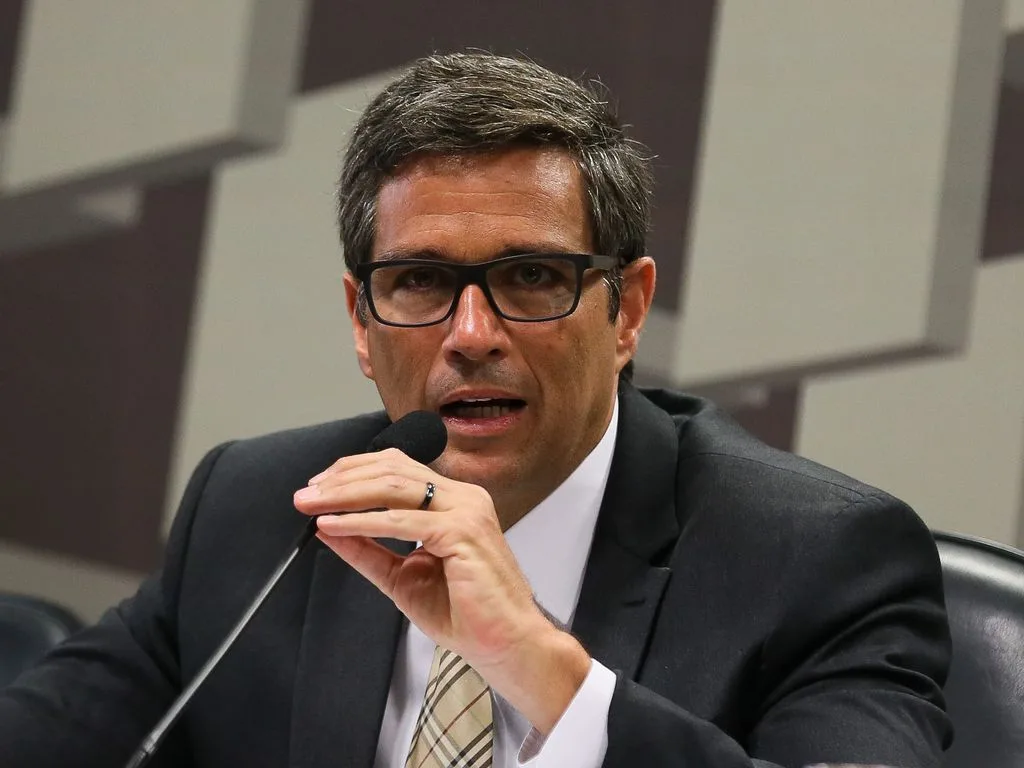 Presidente do BC sonda economista do Santander (SANB11) para diretoria da instituição, diz jornal