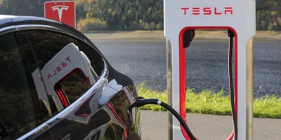 Radar: lucro da Tesla (TSLA34) mais que dobra no 3T22, Nubank (NUBR33) anuncia criptomoeda própria e Copel (CPLE6) propõe JCP de R$ 970 mi