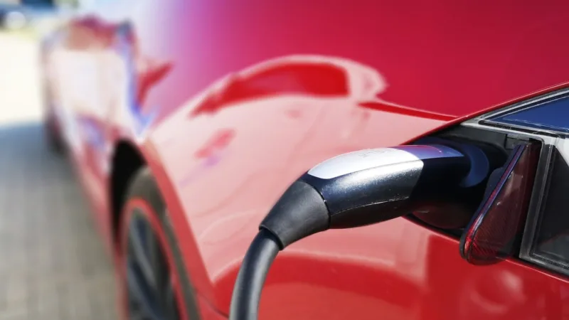 Tesla (TSLA34) obriga uso de máscaras em fábrica nos Estados Unidos