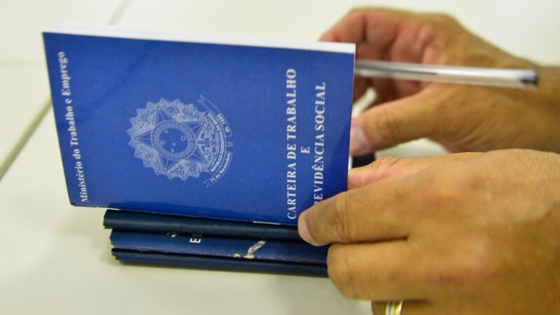Caged: Brasil cria 184 mil vagas de emprego com carteira assinada em março
