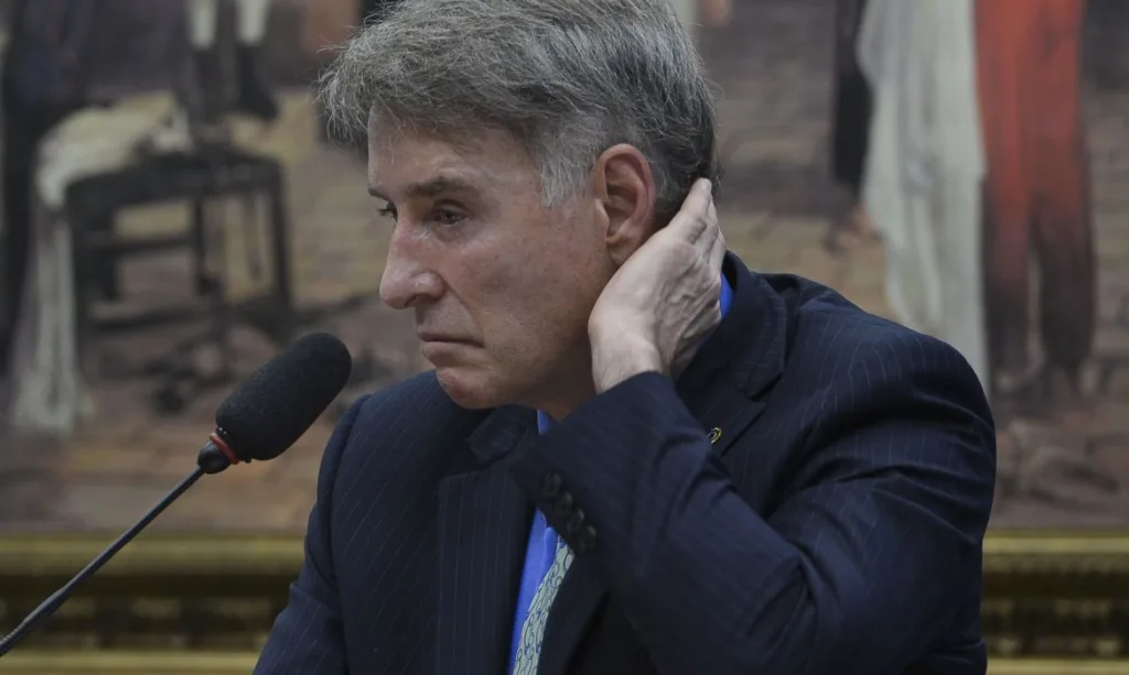 A MMX Mineração (MMXM3) conseguiu suspender a execução fiscal de R$ 3,45 bilhões, ordenada na última semana.