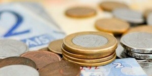 Focus reduz projeção do dólar e acende sinal para economia em 2025