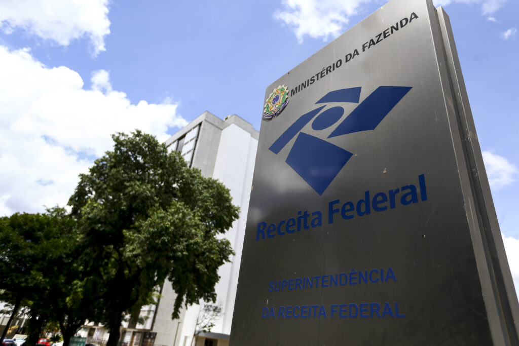 Receita Federal adia prazo final para declaração do Imposto de Renda