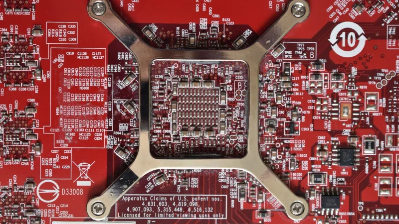 Entenda a crise global de escassez de chips e os efeitos sobre a indústria automotiva e de tech