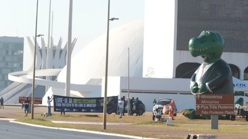 Dia Livre de Impostos oferece descontos de até 50% nesta quinta-feira