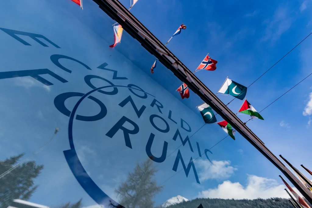 A reunião anual do  Fórum Econômico Mundial, marcada para agosto em Cingapura, foi cancelada por causa da pandemia.