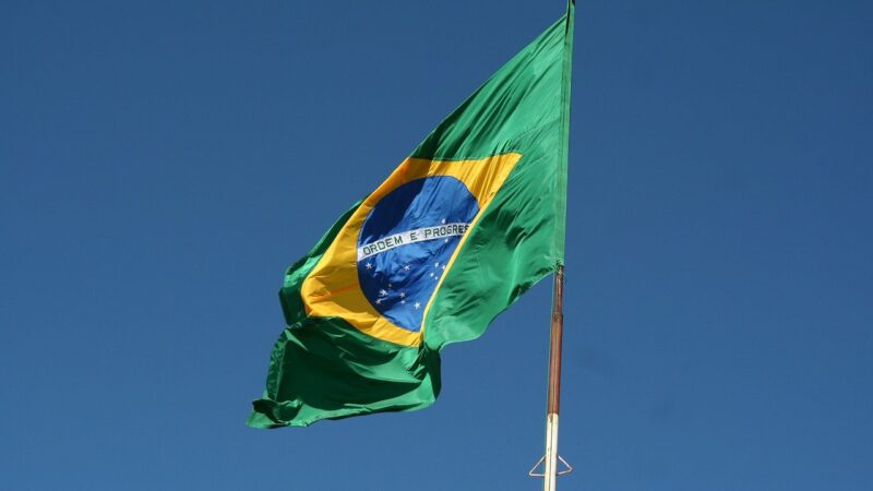 Fitch reafirma rating BB- do Brasil, com perspectiva negativa
