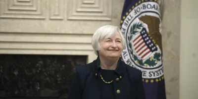 Juros podem ter de subir para que economia não sobreaqueça, diz Yellen