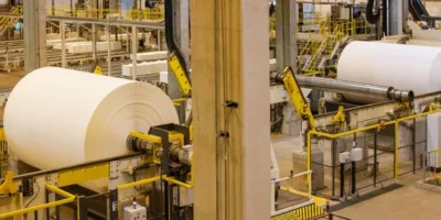 Produção industrial brasileira recua 3,4% em dois meses, afirma IBGE