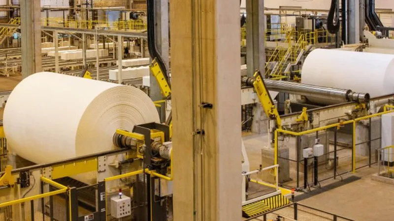 Produção industrial brasileira recua 3,4% em dois meses, afirma IBGE