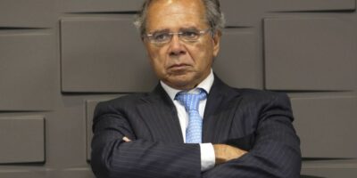 Vai ou fica? Paulo Guedes teria pedido demissão, segundo blog