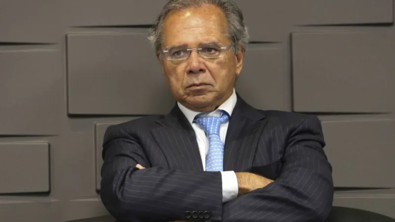 Vai ou fica? Paulo Guedes teria pedido demissão, segundo blog