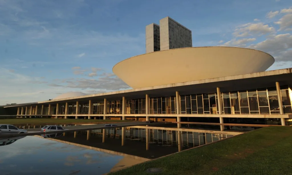 Congresso aprova verba de R$ 300 milhões para auxílio gás
