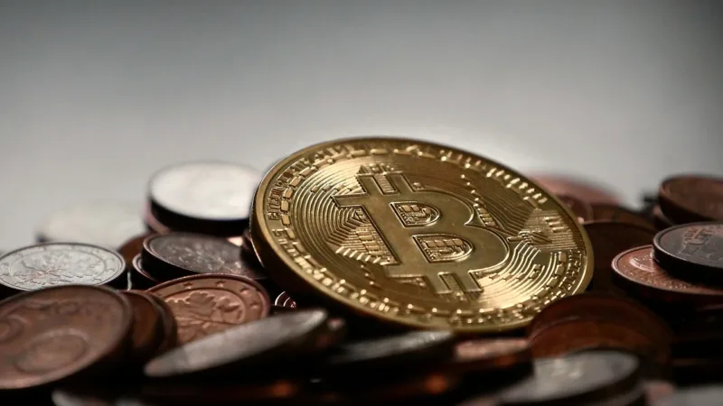 Bitcoin tomba após Musk dar a entender que Tesla (TSLA34) vendeu posição