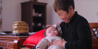 China vai permitir que cada casal tenha três filhos