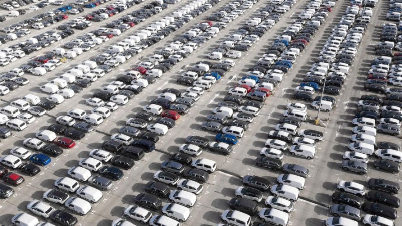 Empresas de locação compraram mais de 120 mil automóveis em 2021, diz ABLA