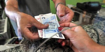 Salário mínimo: Câmara aprova aumento de 5,26%, para R$ 1,1 mil