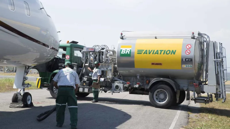 BR Distribuidora (BRDT3) é privatizada e Petrobras (PETR4) levanta R$ 11,4 bi, diz dite