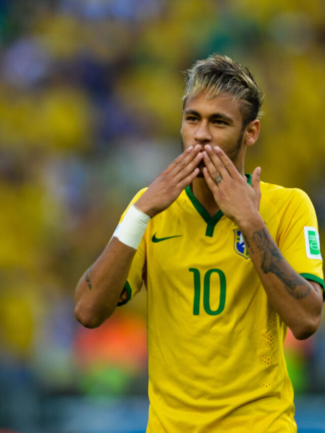 Figurinha de Neymar é vendida por R$ 10 mil em site