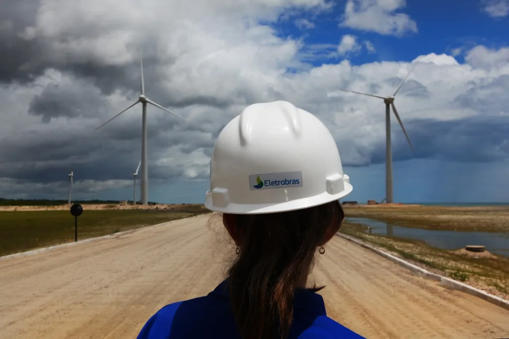 Eletrobras (ELET3) divulga plano 2022-2026 com privatização e expansão de negócios