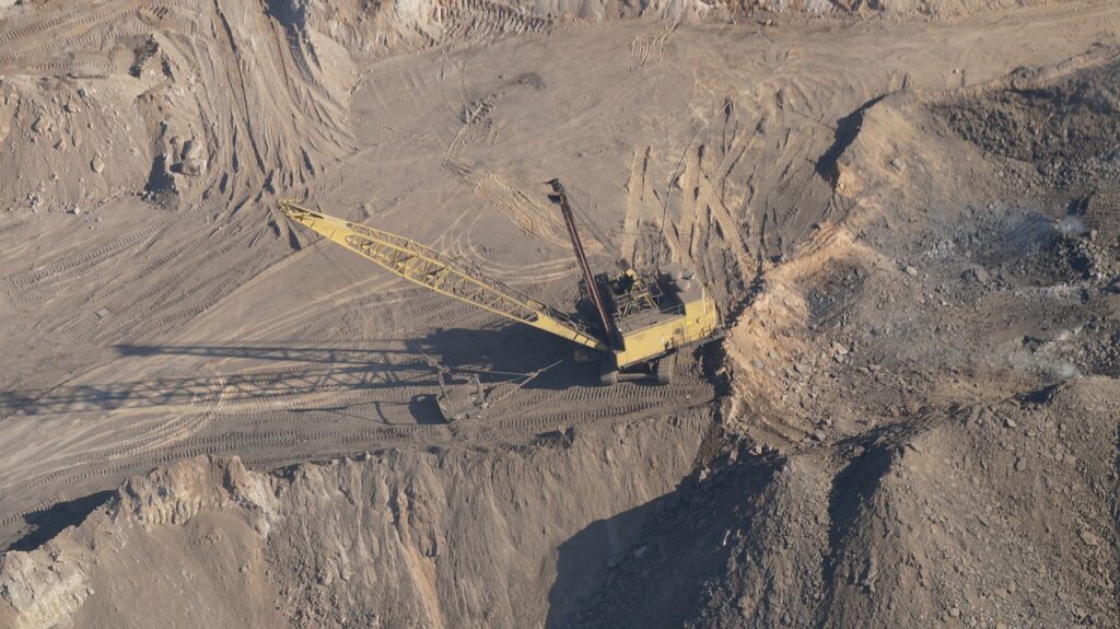 Os futuros do minério de ferro operam em forte alta na manhã desta segunda, impulsionados pelo alerta de escassez no mundo.