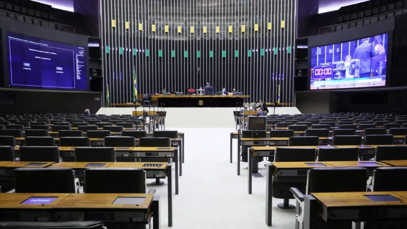 Reforma administrativa: votação do texto é adiado para terça-feira