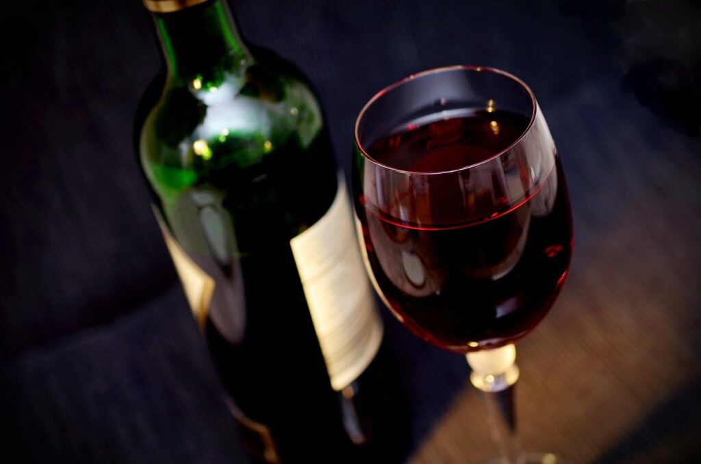 A Wine, empresa de e-commerce de vinhos, comprou a Cantu Importadora por R$ 180 milhões, segundo fato relevante.