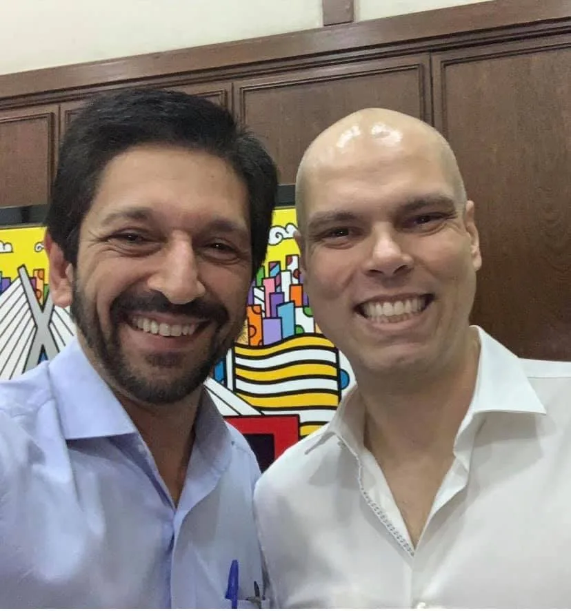 Com a morte de Bruno Covas neste domingo, o vice-prefeito Ricardo Nunes assumirá a liderança da capital paulista em detinitivo.