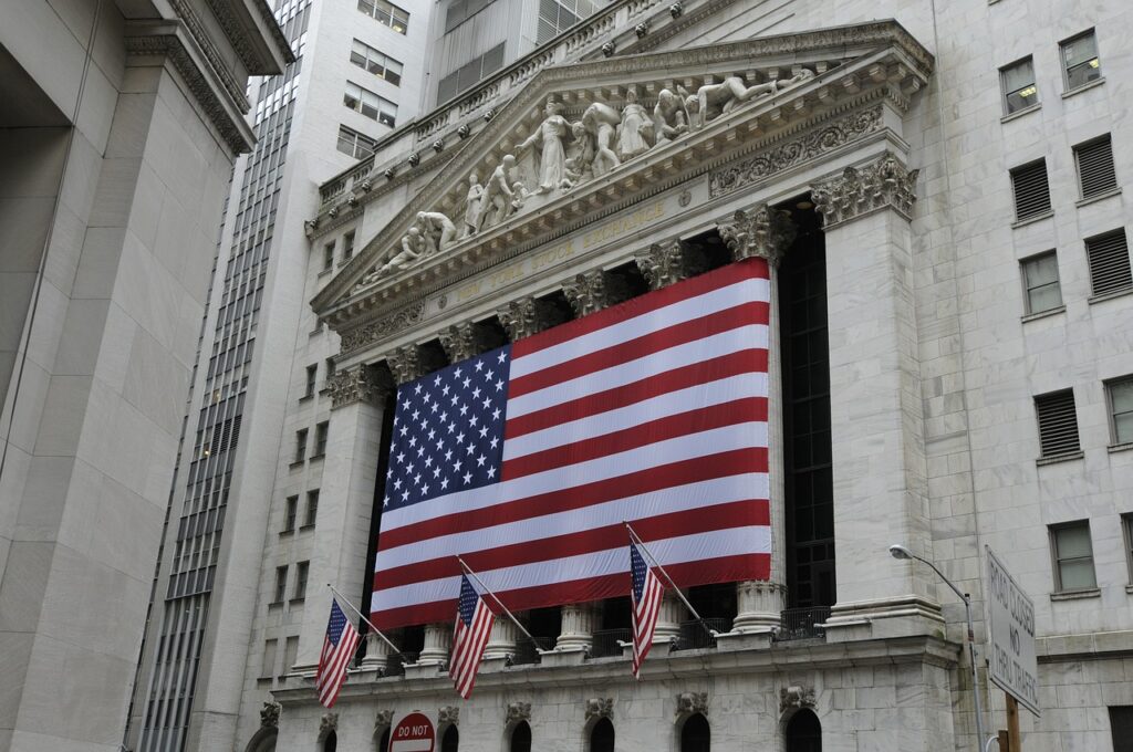 O S&P 500 opera de forma estável no mercado futuro na manhã desta segunda (10), pressionado por ações de empresas de tecnologia.