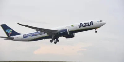 Azul (AZUL4) reduz prejuízo ajustado em 21% no segundo trimestre, para R$ 566,8 milhões