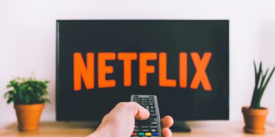 Netflix (NFLX34): lucro líquido tem alta de 83,4%; novos assinantes chegam a 4,38 mi