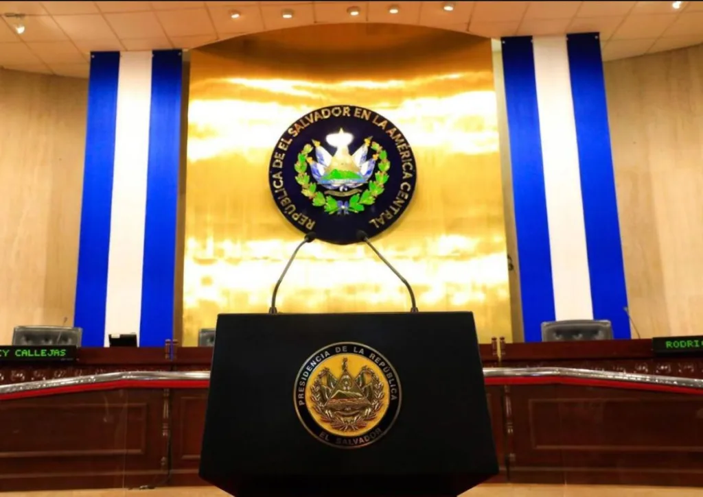 El Salvador se torna o primeiro país a adotar Bitcoin como moeda corrente