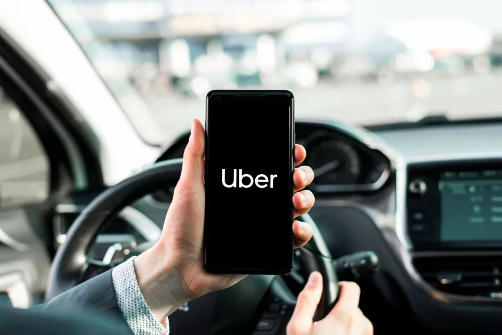 O que muda para o motorista da Uber após a decisão da Justiça e Grupo Casas Bahia, ex-Via (VIIA3), é rebaixado