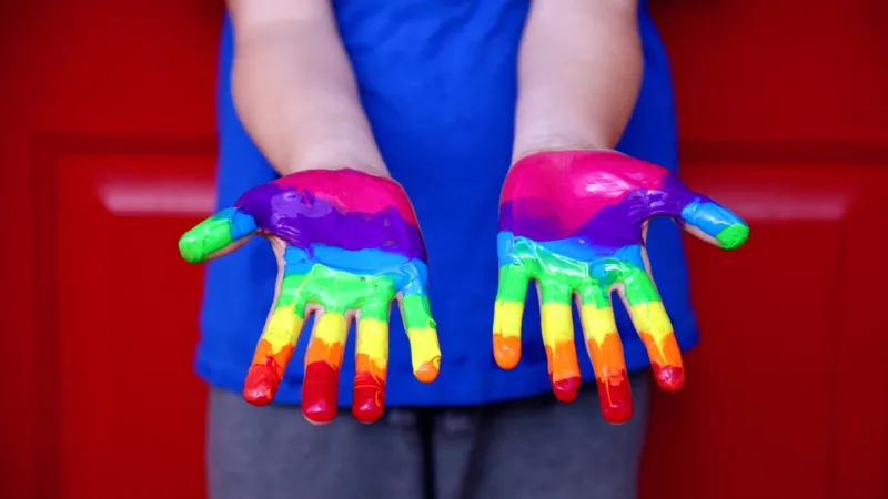 Investidores LGBTQIA+ precisam investir de forma diferente, diz UBS